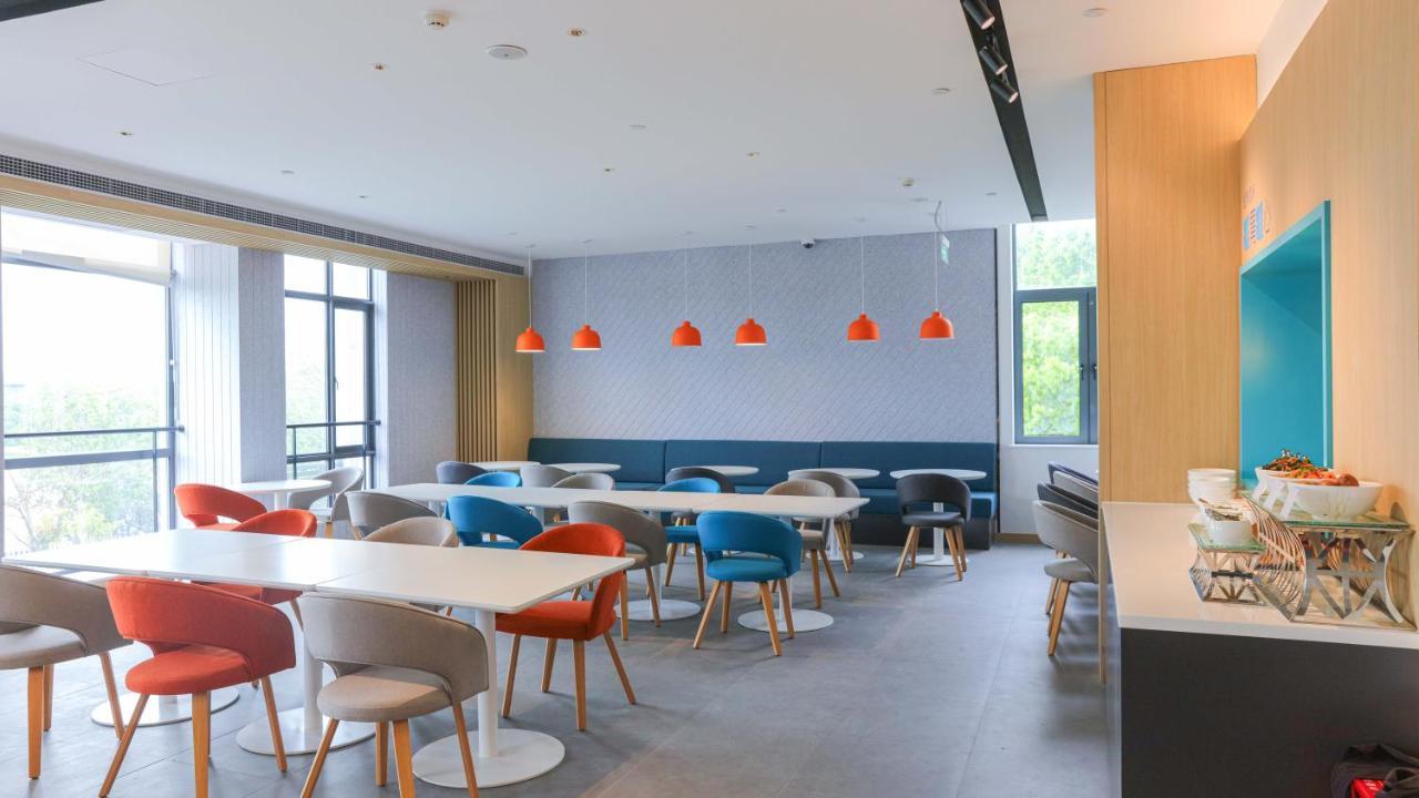 Holiday Inn Express Shanghai Pudong Airport By Ihg Esterno foto