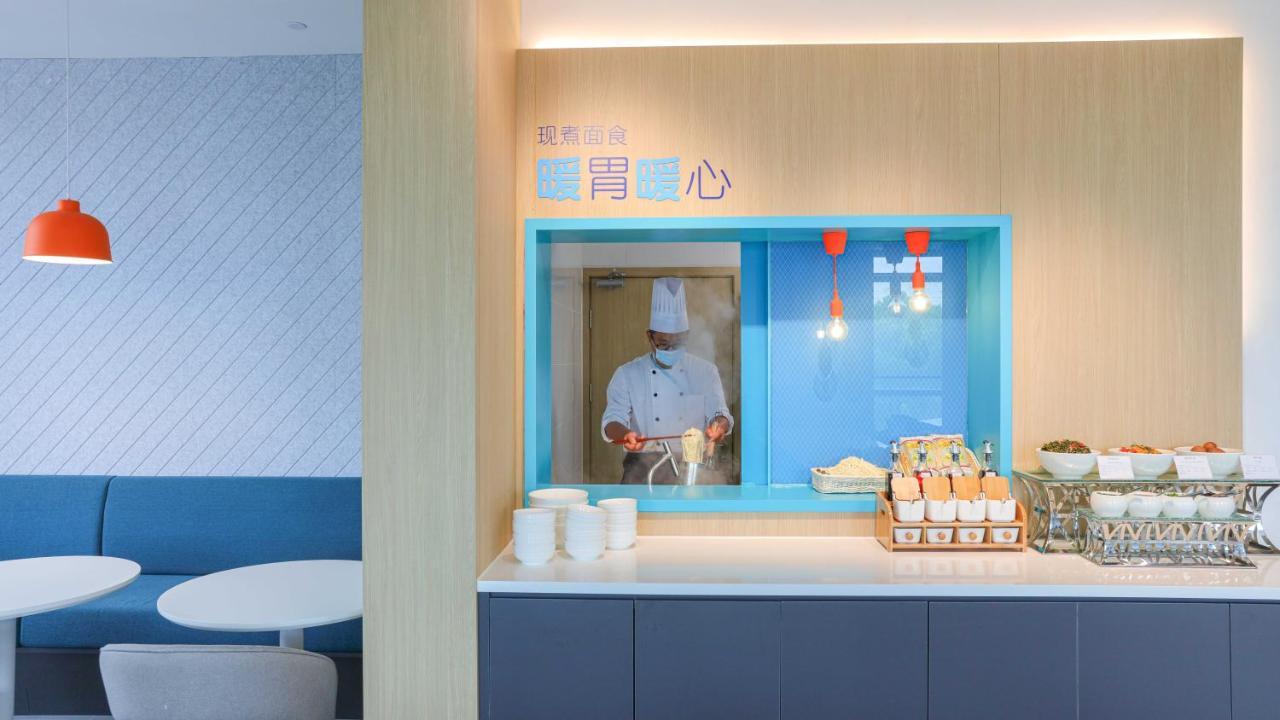 Holiday Inn Express Shanghai Pudong Airport By Ihg Esterno foto