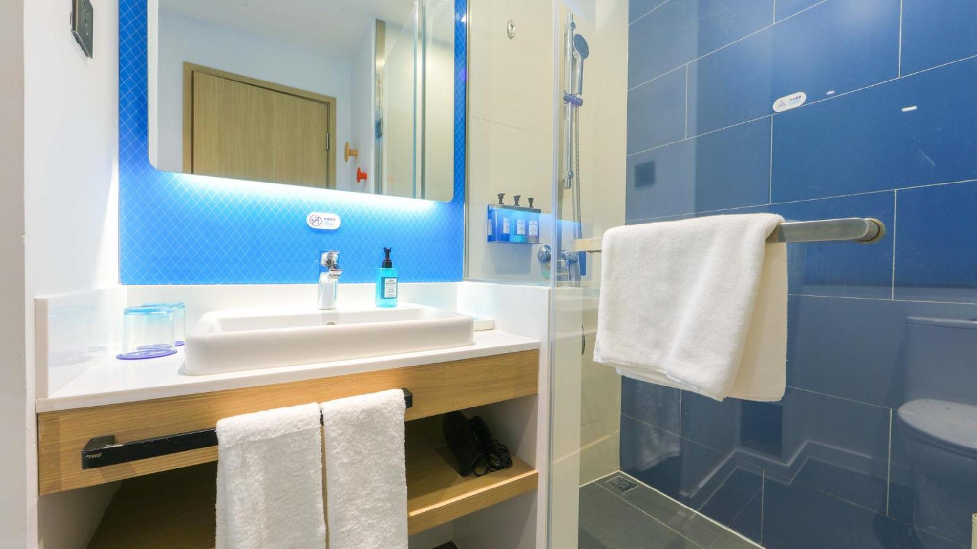 Holiday Inn Express Shanghai Pudong Airport By Ihg Esterno foto