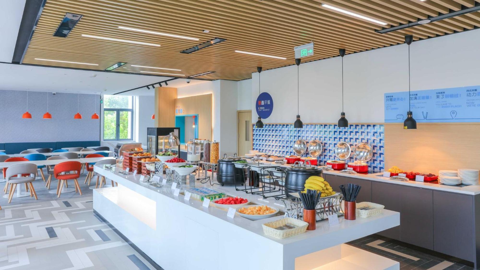 Holiday Inn Express Shanghai Pudong Airport By Ihg Esterno foto