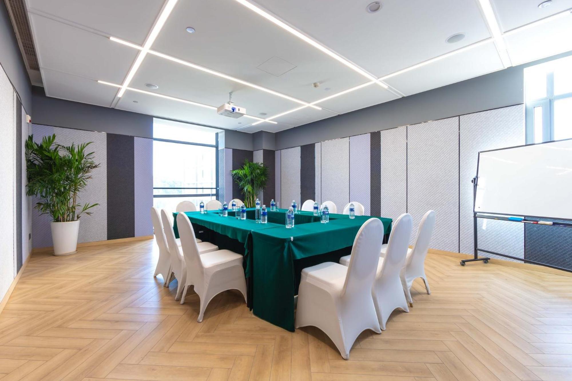 Holiday Inn Express Shanghai Pudong Airport By Ihg Esterno foto