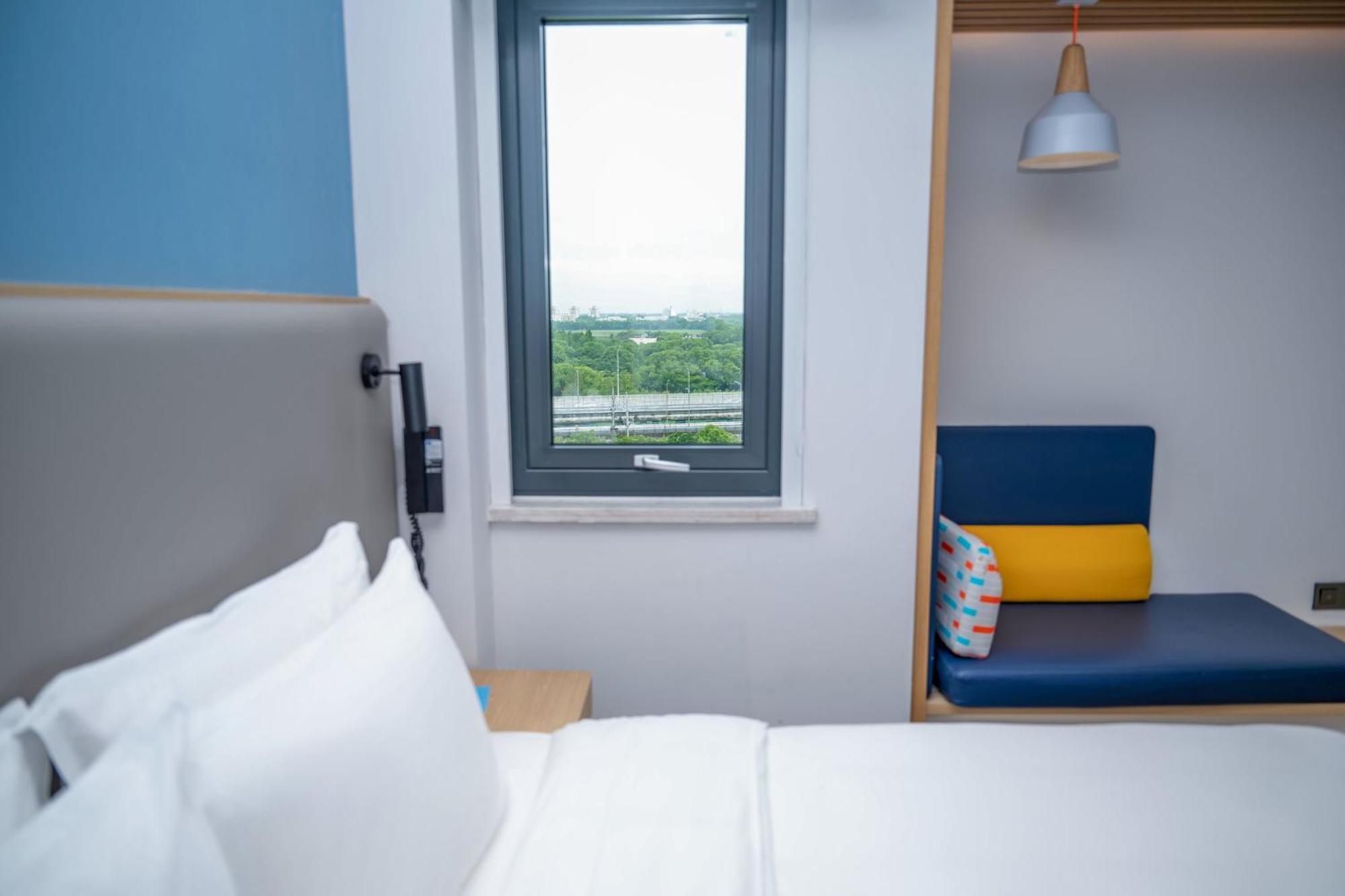 Holiday Inn Express Shanghai Pudong Airport By Ihg Esterno foto