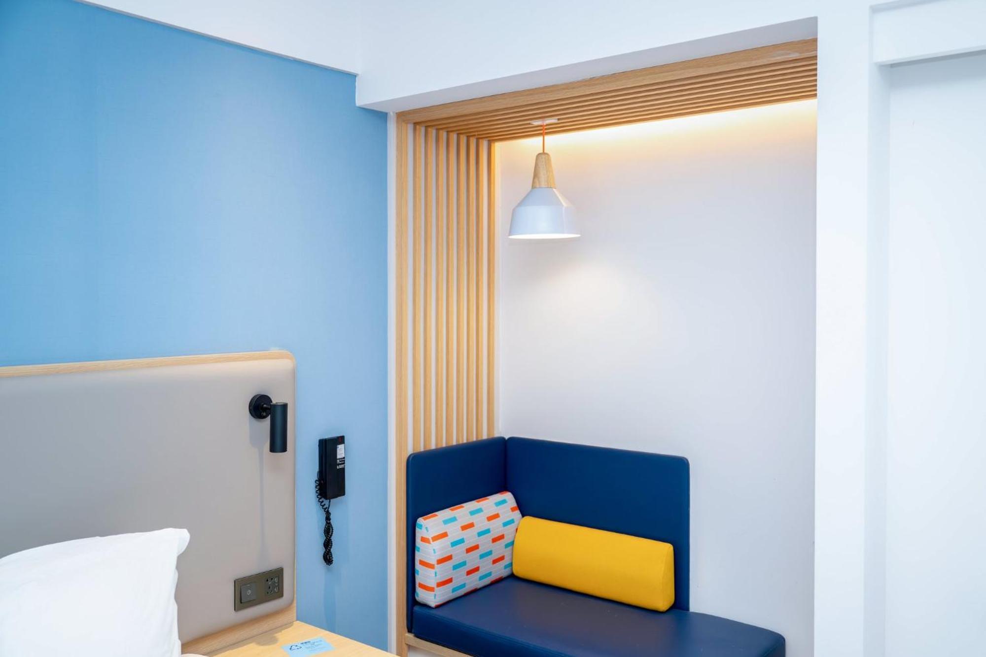 Holiday Inn Express Shanghai Pudong Airport By Ihg Esterno foto