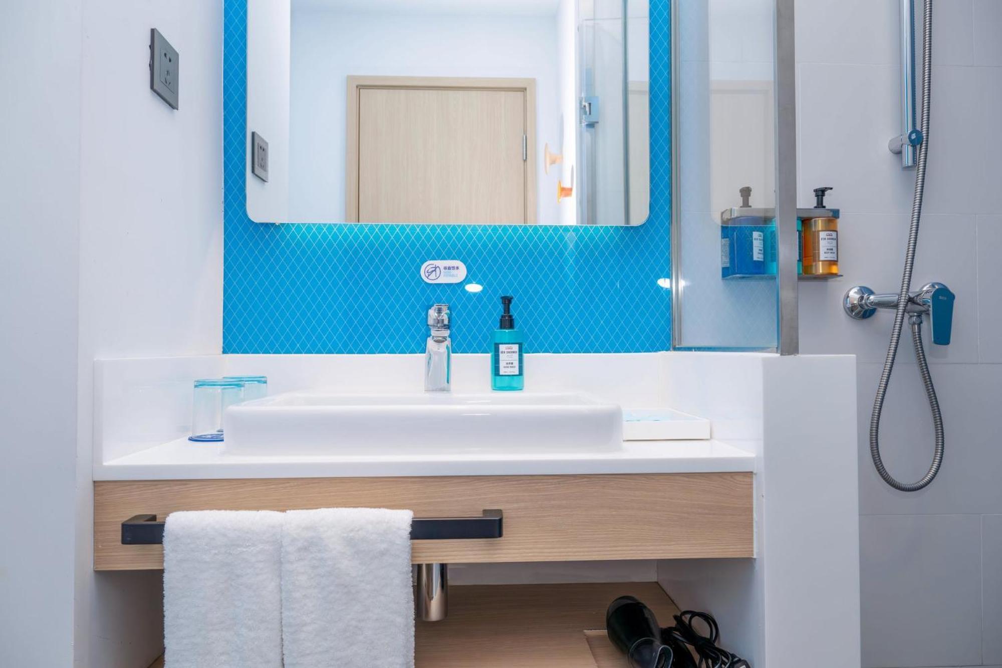 Holiday Inn Express Shanghai Pudong Airport By Ihg Esterno foto